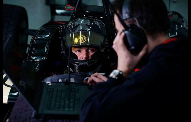 Dorian-Boccolacci-Lotus-F1-Junior-Team-Signature-F3-FIA-Silverstone-2015-cockpit-Kartcom.jpg