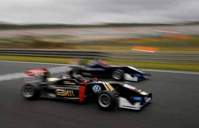 Dorian-Boccolacci-Lotus-F1-Junior-Team-Signature-F3-FIA-Silverstone-2015-track-Kartcom.jpg