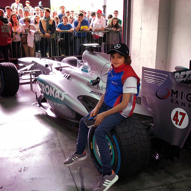 Mercedes-AMG-F1-Team-Kimi-Andrea-Antonelli.jpg