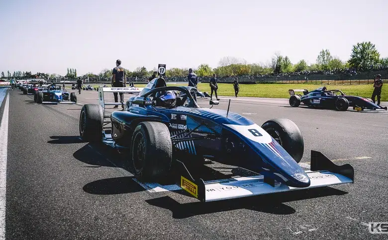 Jimmy Hélias signe une entrée remarquée en F4