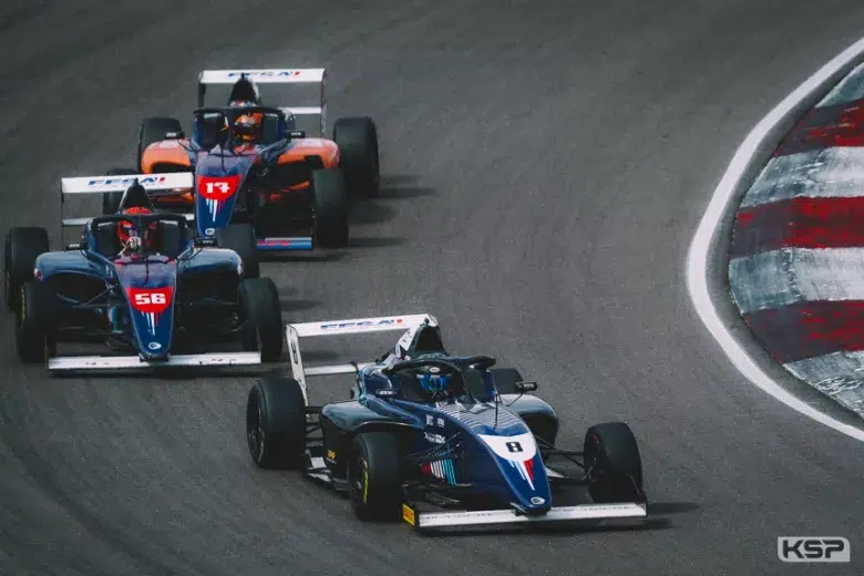 Deux nouveaux top-10 pour Jimmy Helias en F4